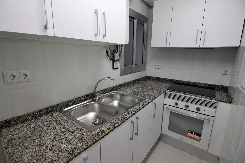 3 habitaciones y Balcón.